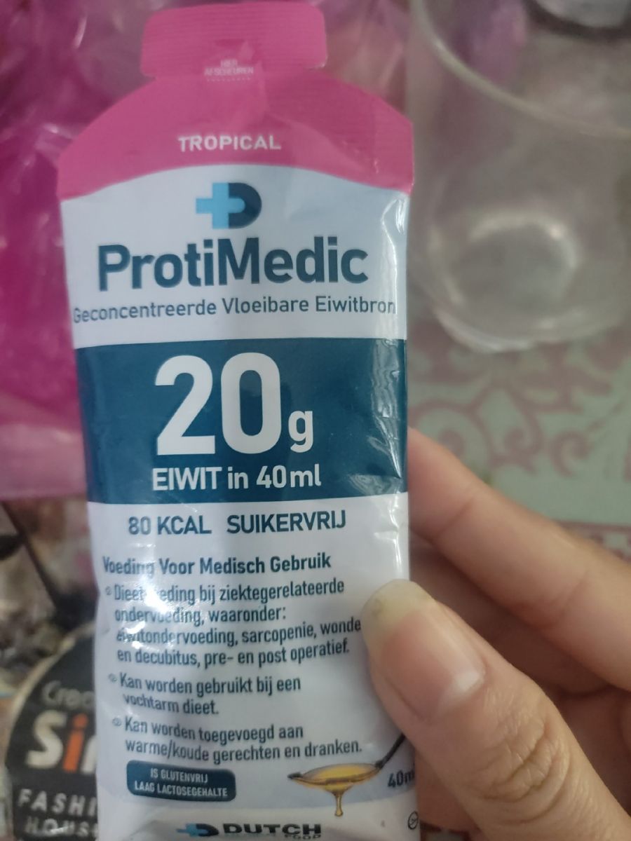 Trên tay gói protein cô đặc Protimedic 40ml gồm 20g đạm cô đặc